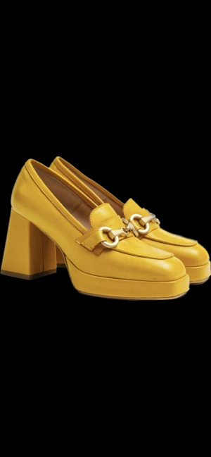 Vamsko Pumps - Säljer mina super snygga pumps från märket Vamsko i storlek 41, skulle säga något större i storlek en en ren 41:a Ny pris 2.450 kr