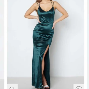 Balklänning - Världens finaste balklänning ifrån bubbleroom, använd en gång och inga defekter. 