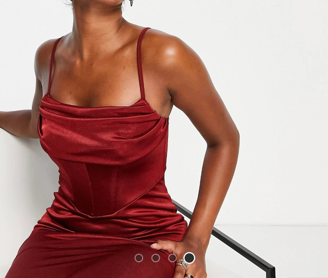 Vinröd maxiklänning i satin - 90