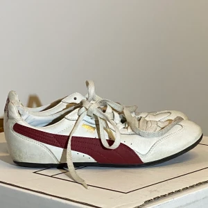 Puma sneakers - Snygga Puma skor som tyvärr inte passar mig längre så måste sälja😩 Bra kvalite och är jätte sköba.