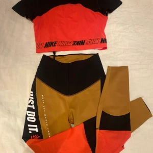 Nike träningsbyxor träningsset  - Varsamt använt Nike träningsset, ser nytt ut. Köpt för 1100. Snygg passform 