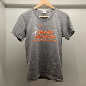 Vintage Tröja Skyline Adventure - Grå vi tagetröja. DM:a om du är intresserad