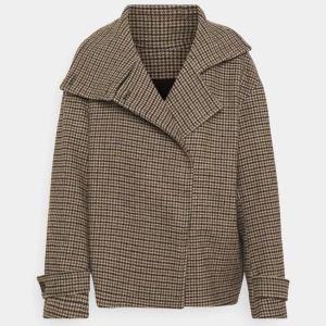 arket kappa - intressekoll på min arket jacka som jag tyvärr inte fått användning av! helt ny med lappar kvar, strl 34!💖