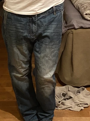 Lågmidjade jeans - Fina jeans som aldrig har kommit till användning, köpta 2hand men inga skador