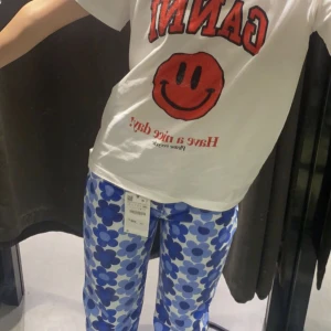 Zara jeans  - Jätte coola jeans från zara som jag tyvärr aldirg använder