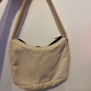 handväska - handväska 60 kr