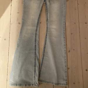 Bootcut & Low waist jeans från lindex. Som nya, knappt använda!! Inklusive frakt