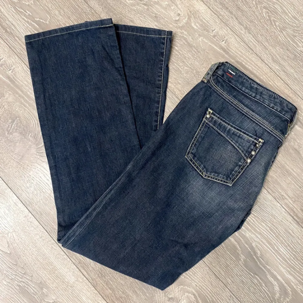 Vintage low waisted diesel jeans bra skick köparen står för frakt. Jeans & Byxor.