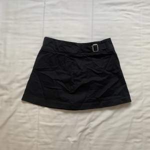 Black miniskirt from Korea. It is one size but I think it will fit S-M. Worn once! 