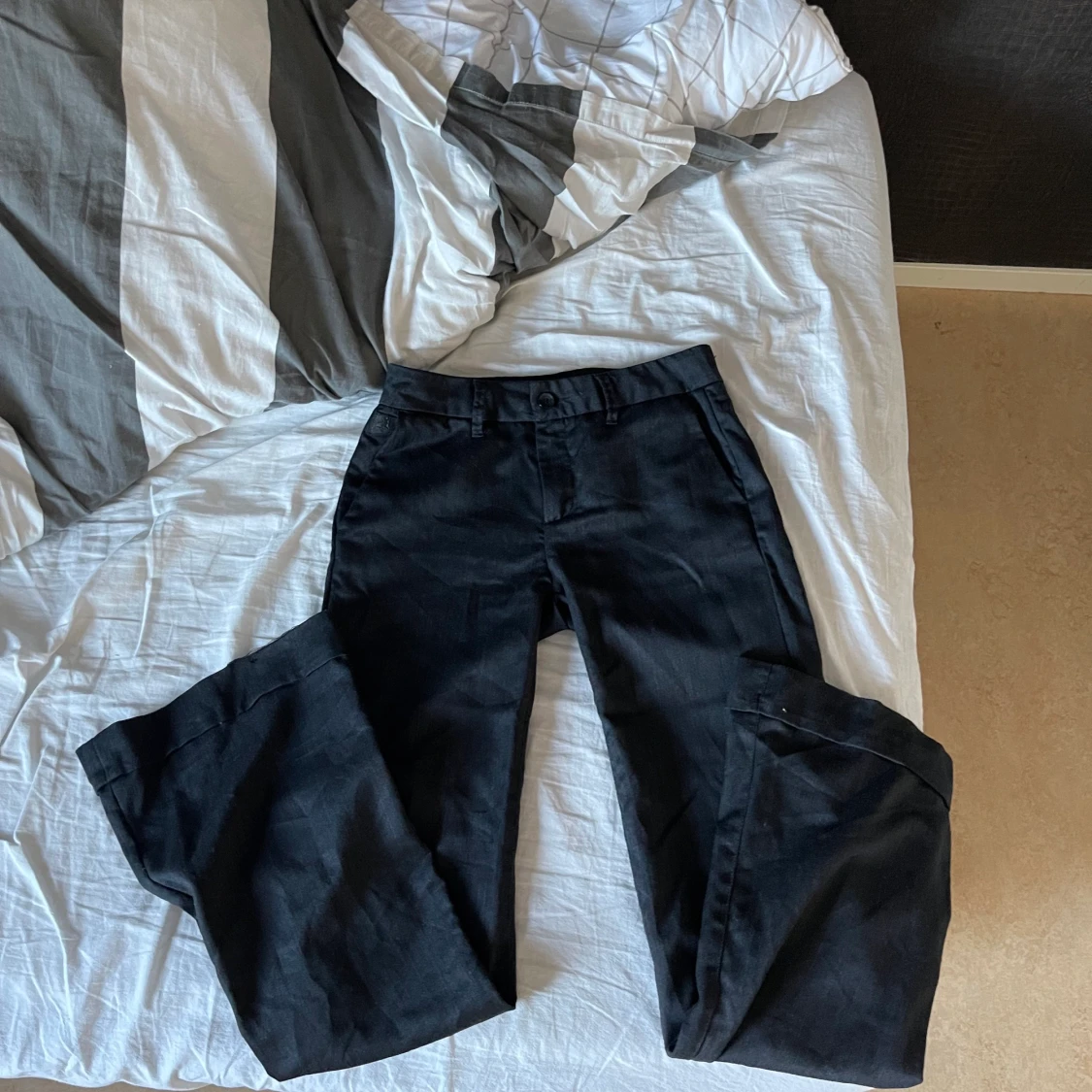 Gråa lågmidjade kostymbyxor - 91