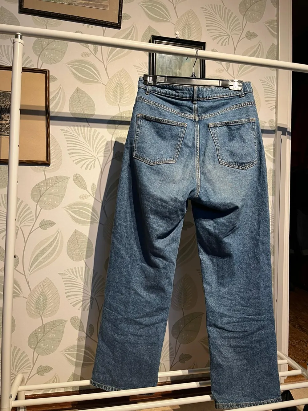 Blåa jeans inget speciellt. Modellen är lindex Hanna.. Jeans & Byxor.