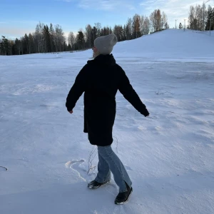 Kappa lager157  - En fluff kappa från lager 157😍 passar mig perfekt som bär M vanligtvis. Den är i en bra längd. Den har inga defekter och är i bra skick. Frakt tillkommer! Skriv för mer info och vid intresse ☺️