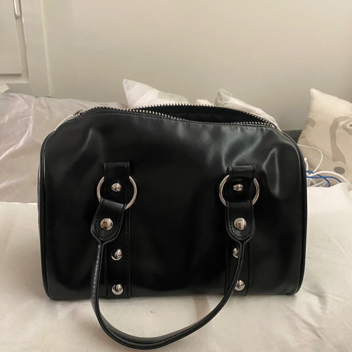 Svart väska weekday