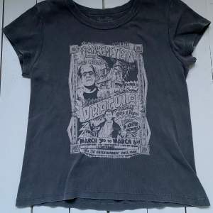 Frankenstein & Dracula Brandy Melville baby t-shirt. Använd, perfekt skick 