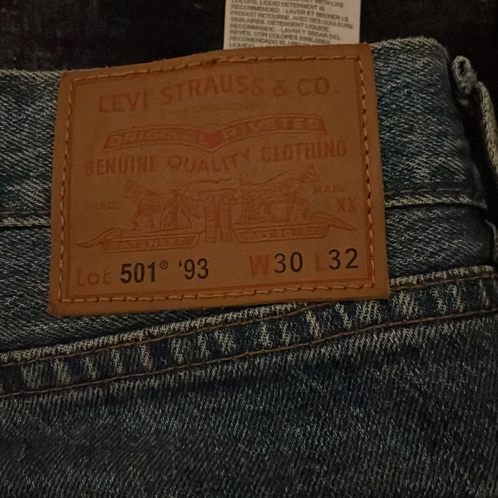 Säljer mina Levis 501 Unisex då de aldrig kommer till användning. De är använda Max 5 gånger! Köparen står för frakt. Jeans & Byxor.