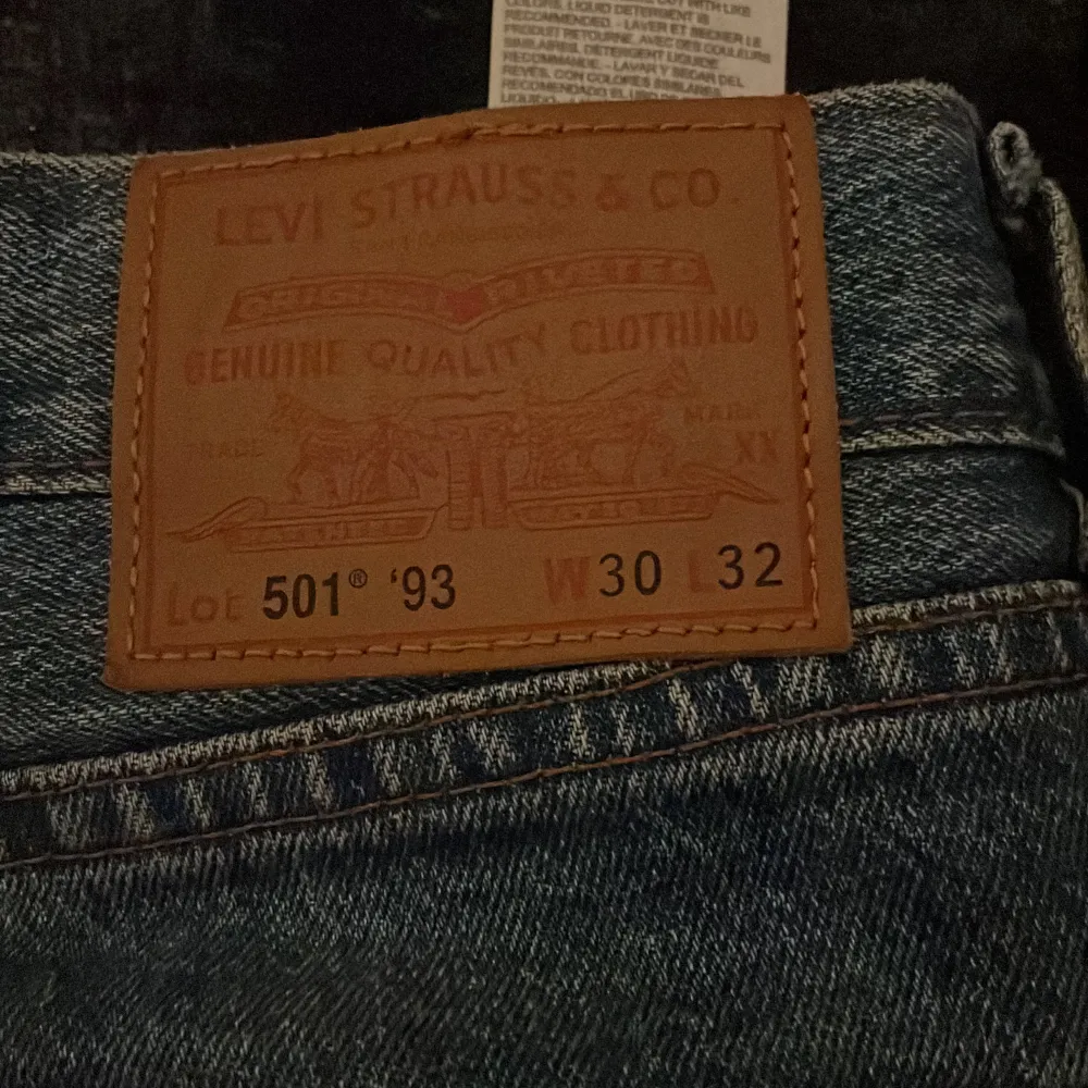 Säljer mina Levis 501 Unisex då de aldrig kommer till användning. De är använda Max 5 gånger! Köparen står för frakt. Farkut & Housut.