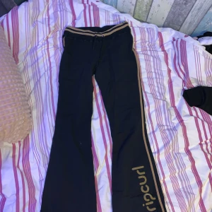 Mjukisbyxor - Lågmidjade mjukisbyxor