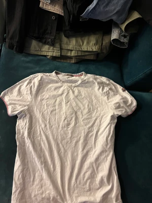 Moncler t shirt - Moncler T-shirt, storlek L