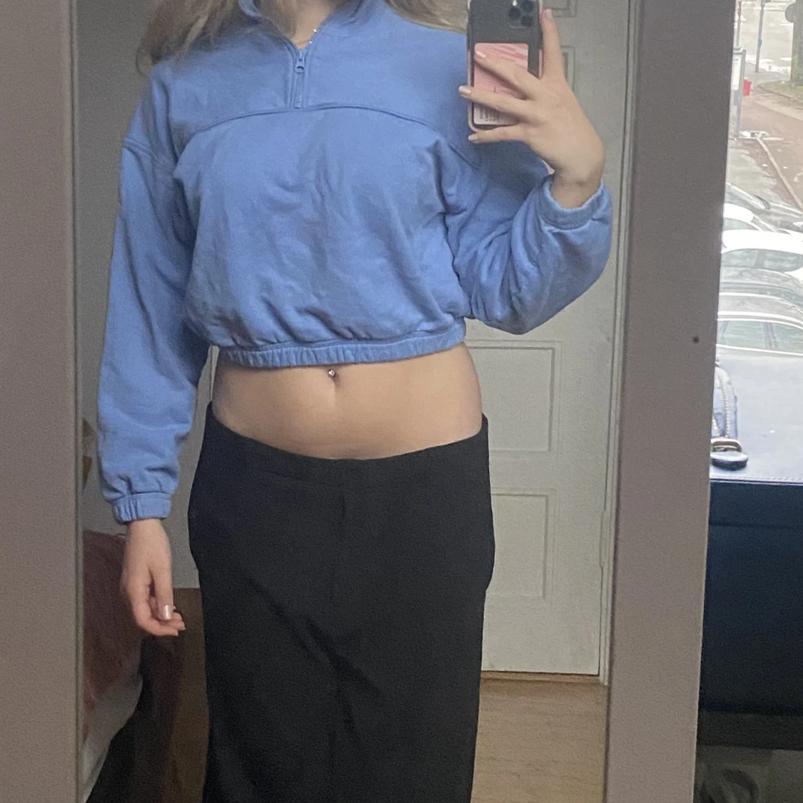 Kortare tröja i vacker blå färg - 91