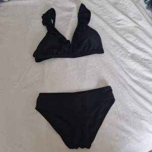 Bikini set - Sälker ett bikini set från shein då de blivit för små för mig. De är i hyfsat bra skick.