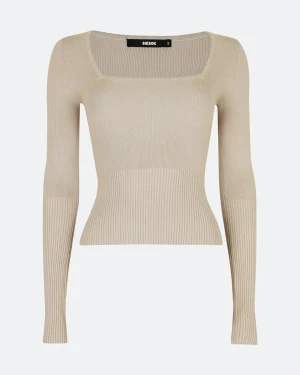 Långärmad topp beige bikbok - Säljer min alea långärmad topp från bikbok, använd endast en gång så den är i nyskick!🫶🏻 Slut såld på hemsidan!💓