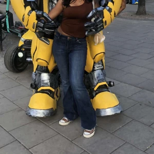 Midrise Jeans  - Ett par mörka Lindex jeans i modellen Karen. De är bootcut och jag skulle säga midrise. De är i storlek 38, de skulle också passa som storlek 36. Jag har klippt de (som kan ses på första bilden) för att passa i längden för mig som är 154 cm. 💞