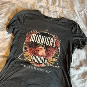 T-shirt - T-shirt från Gina Tricot
