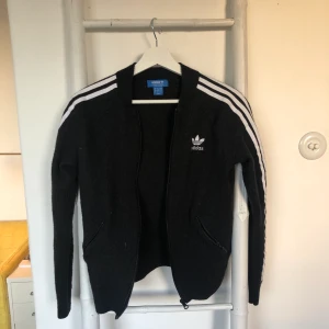 Adidas tröja - Adidaströja gjord av ull