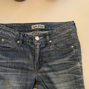 Acne jeans  - Säljer dessa superfina lågmidjade acne jeansen. Klicka ej på köp nu 