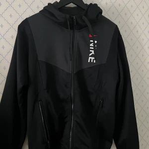 NIKE HOODIE  - Storlek S Som ny.