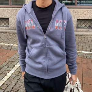 One Of One hoodie - One of one hoodie som jag köpte på deras pop up store i Göteborg. Använd endast en gång!
