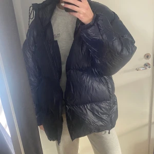 Jacka - Säljer min HM jacka från förra året, knappt använd. Storlek S💓