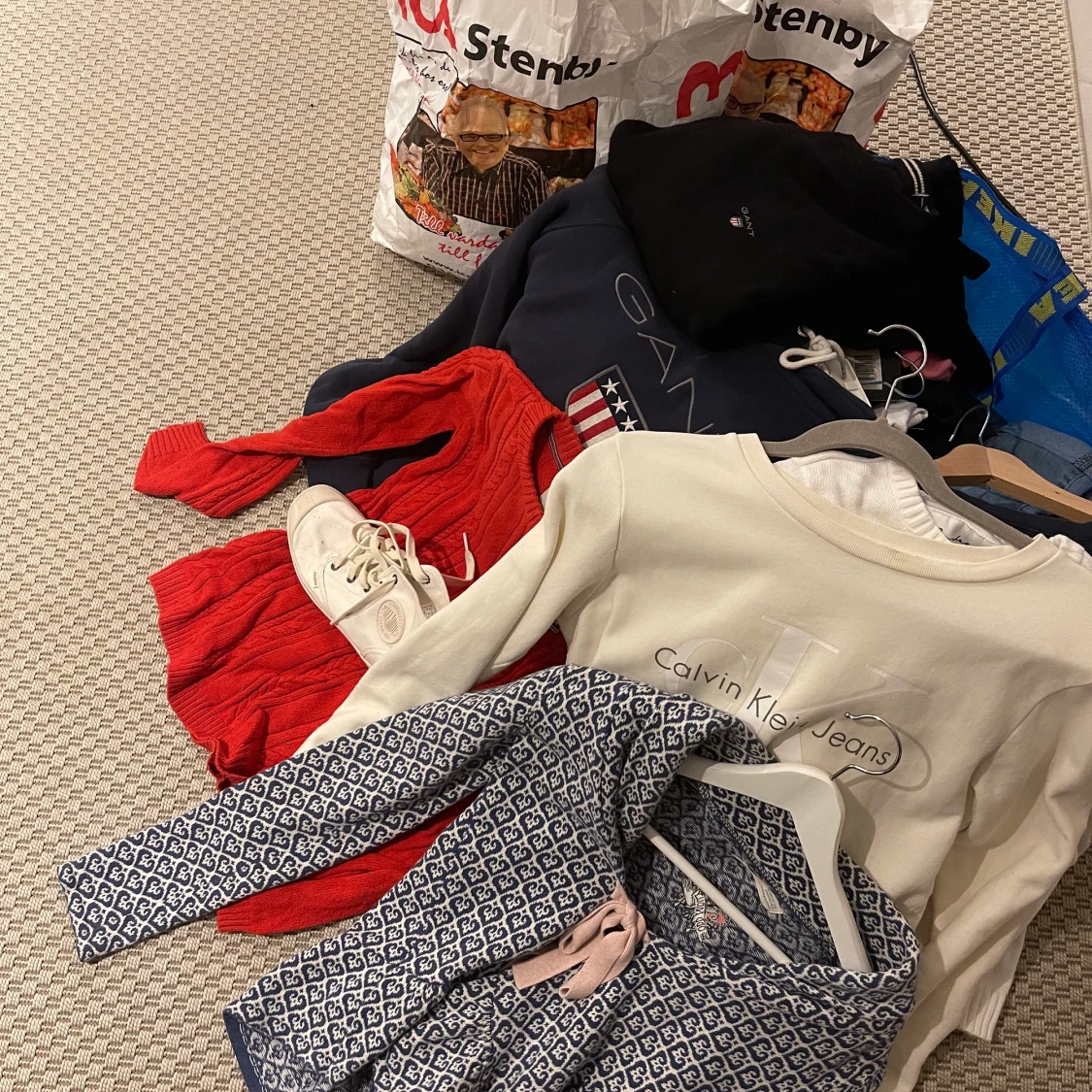 Säljer 6 kassar av jättefina kläder.  - 90