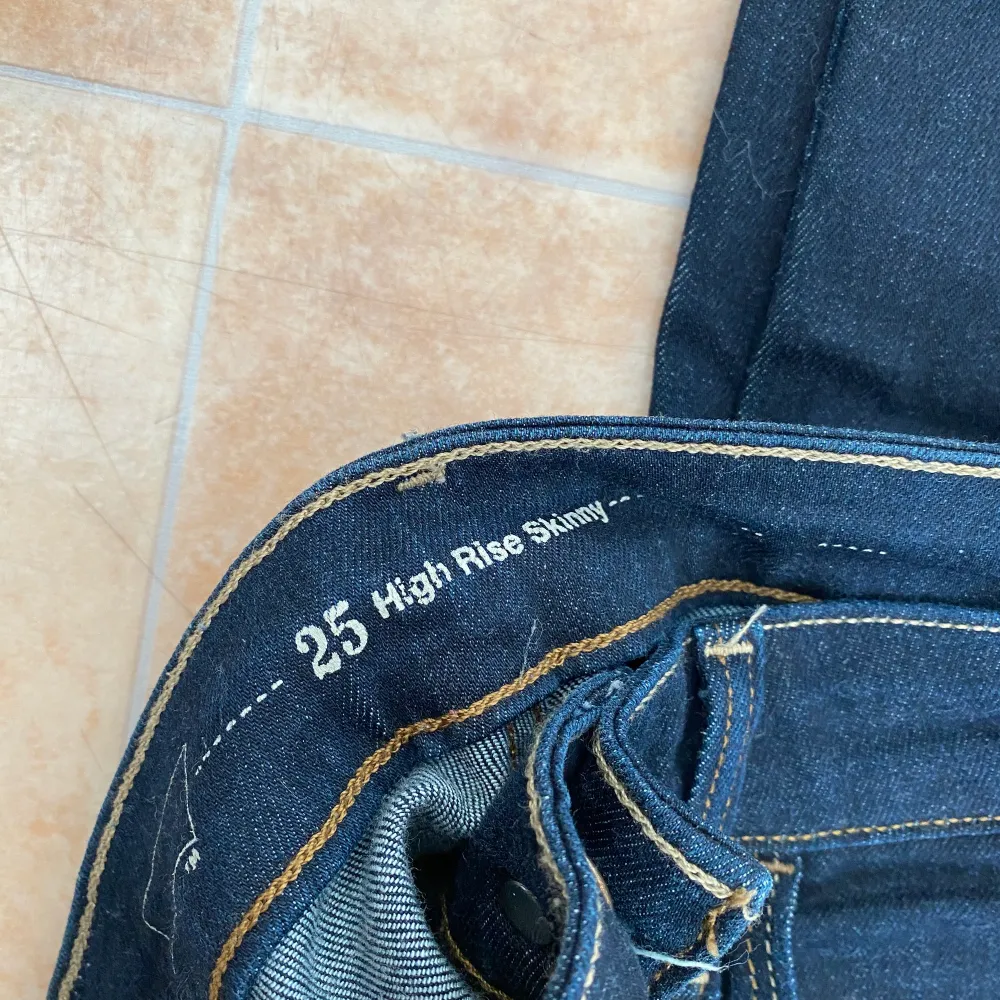 Jag har använt jeansen 2 gånger om jag minns rätt men idag har jag ett annat par jag använder. . Jeans & Byxor.