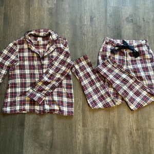 Pyjamas  - Pyjamas från Kappahl i strl XS. Supermysig och skönt material 