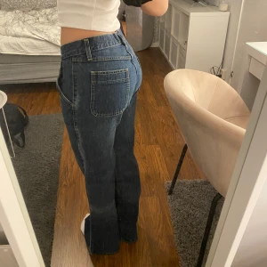Vintage crocker jeans - Fina vintage jeans i märket crocker, raka i modellen med coola detaljer på framfickorna. Fint skick för stora på mig💓