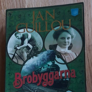 Bok - Säljer boken då den inte kommer till användning,frakten beror på hur tung den är så kontakta mig för mer information om frakten.