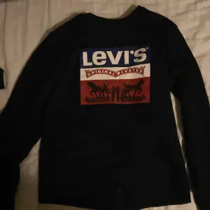 En levi’s sweatshirt inget fel på den topp skick rensade garderoben❤️