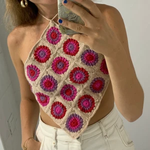 Crochet Diamond Top  - Crochet Diamond Top gjord av Granny Squares med knytning i ryggen. Passar för någon som vanligtvis bär S/XS men går att justera väldigt mycket.