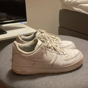 Air force 1  - Air force 1  Storlek 43  Pris 749