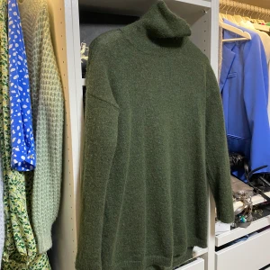 Crocker - Tröja från crocker köpt för 1799kr  Super varm och endast använd fåtal gånger 