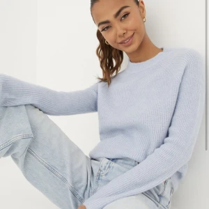 Stickad tröja - Använda 1-2 gånger, inköpt för några månader sen. Storlek M. Nypris 299kr