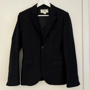 Kavaj - Kavaj från H&M i marinblått. 