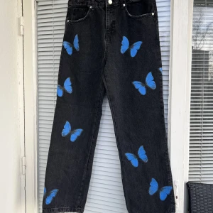 Reputation studios jeans  - Helt oanvända, med tags, jeans från Reputation Studios. Säljes pga garderobsrensning, storlek L.   Spårbar frakt: 66kr  