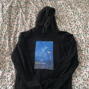 The cool elephant hoodie st S - The cool elephant hoodie st S. Skriv för fler bilder!