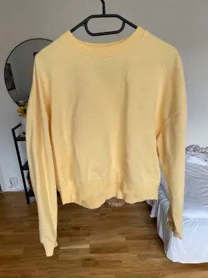 Superhärlig sweatshirt. Perfekt till våren! Sparsamt använd