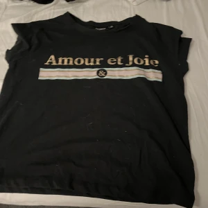 T-shirt - Den är inte så hårig som den ser ut bilden. Använt ca 2 gånger