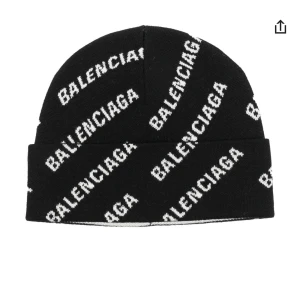 Balenciaga - Balenciaga mössa som är använd Max 3 gånger.  Kvitto och taggar kvar Nypris 4300