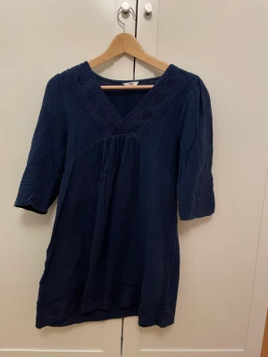 Klänning  - Fin sommar klänning med broderade kanter 💕Storlek S