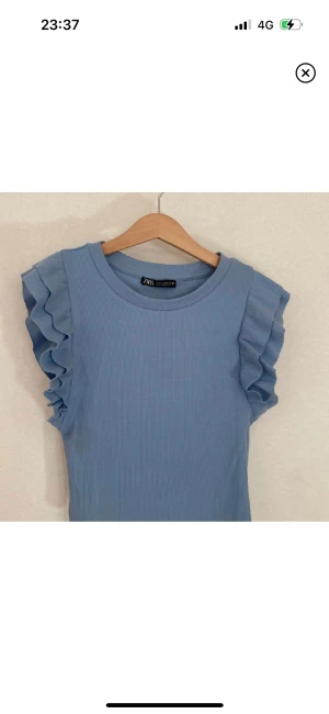 Zara topp - Topp från zara i strl m. Säljes då den ej kommer till användning! 